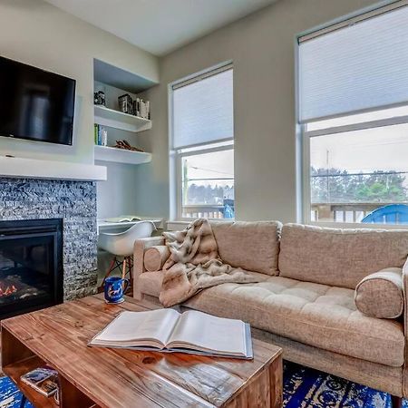 New Tri-Level Home With Ocean View And 3 En-Suite Bedrooms! デポー・ベイ エクステリア 写真