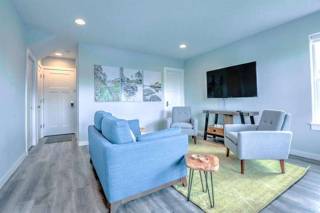 New Tri-Level Home With Ocean View And 3 En-Suite Bedrooms! デポー・ベイ エクステリア 写真