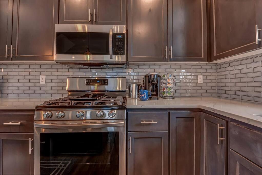 New Tri-Level Home With Ocean View And 3 En-Suite Bedrooms! デポー・ベイ エクステリア 写真