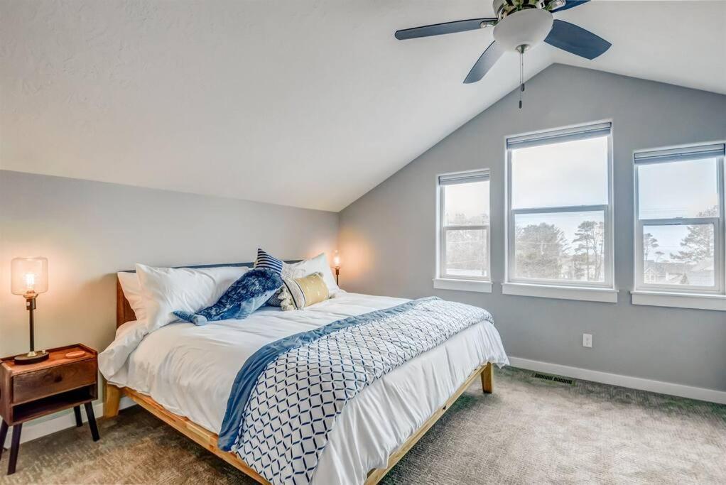 New Tri-Level Home With Ocean View And 3 En-Suite Bedrooms! デポー・ベイ エクステリア 写真