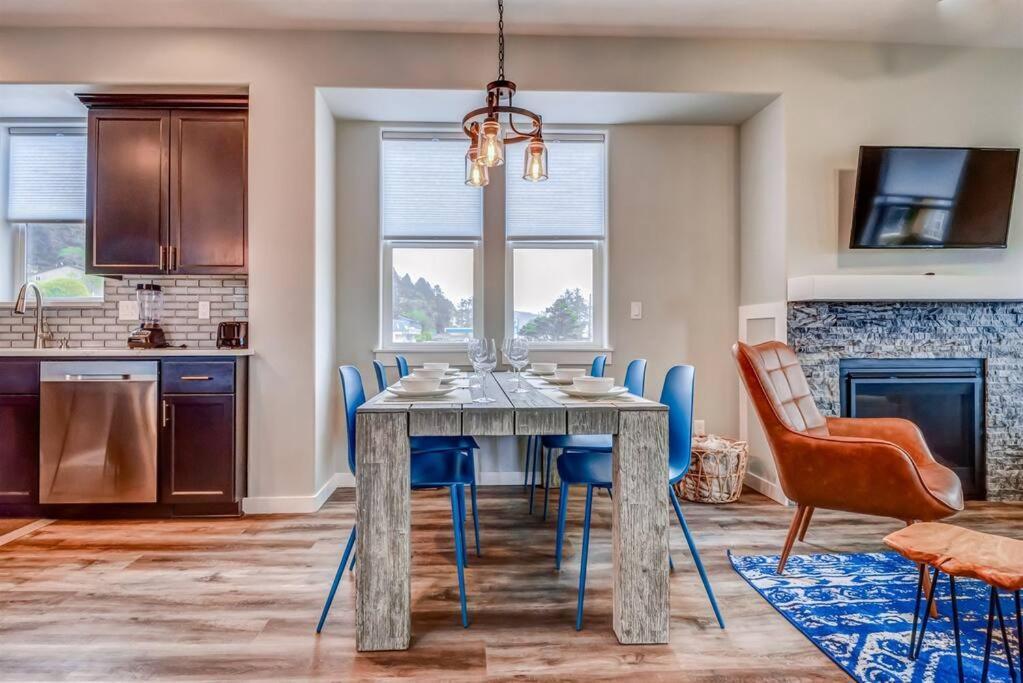 New Tri-Level Home With Ocean View And 3 En-Suite Bedrooms! デポー・ベイ エクステリア 写真