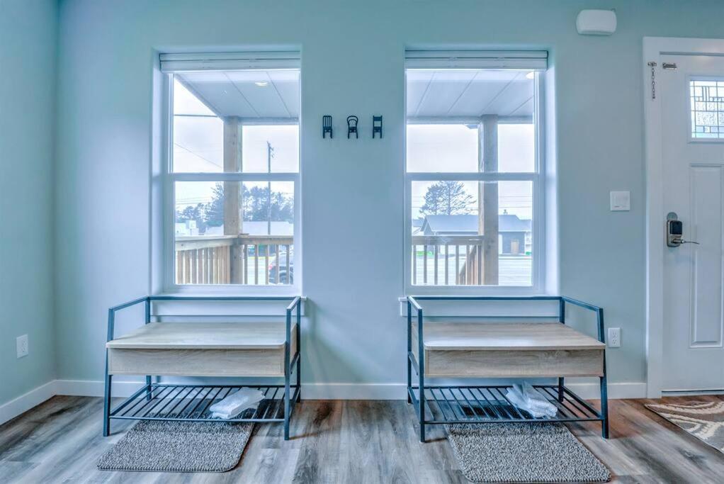 New Tri-Level Home With Ocean View And 3 En-Suite Bedrooms! デポー・ベイ エクステリア 写真