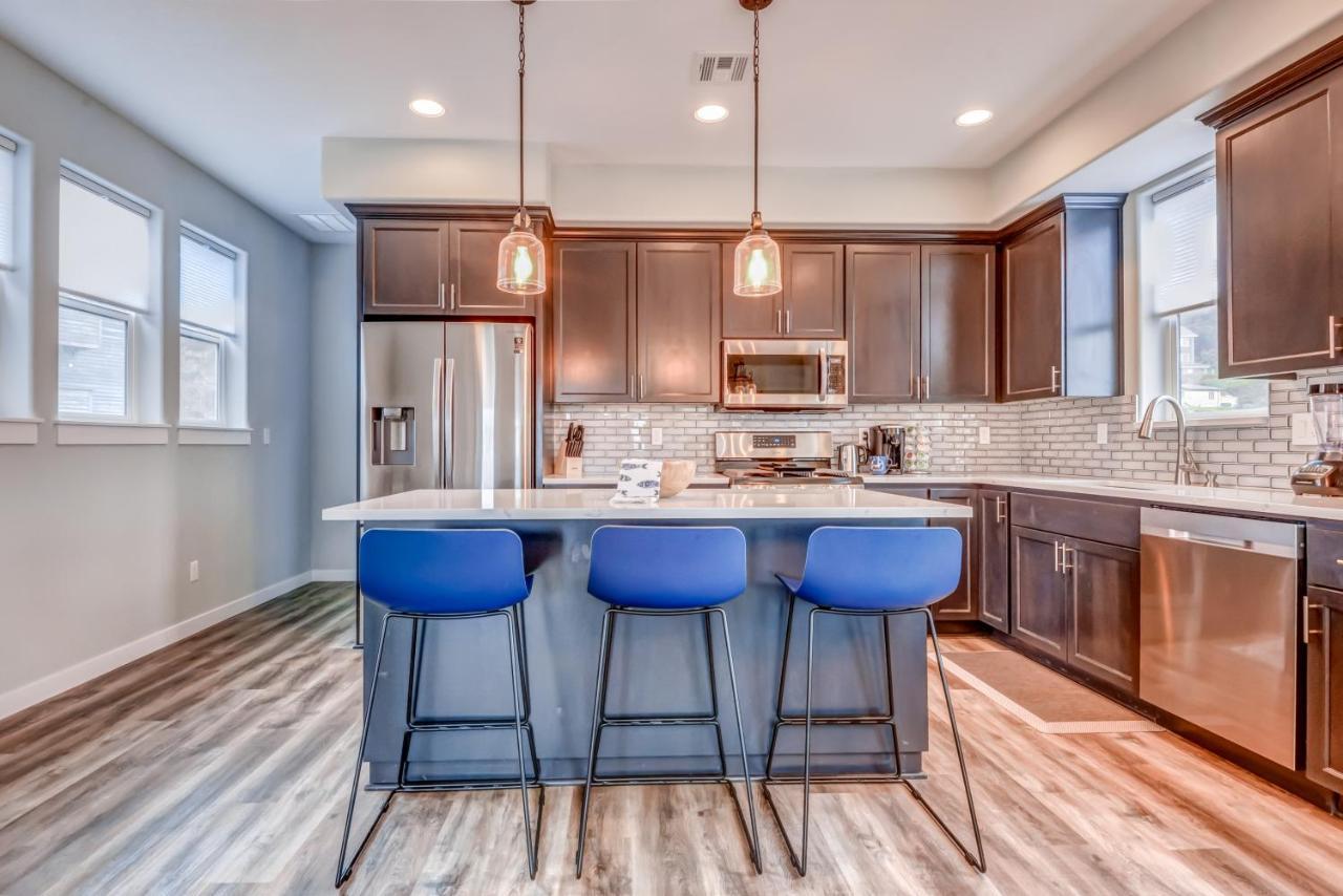 New Tri-Level Home With Ocean View And 3 En-Suite Bedrooms! デポー・ベイ エクステリア 写真