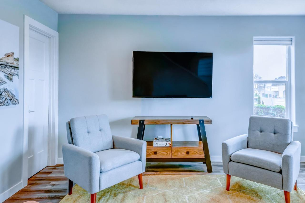 New Tri-Level Home With Ocean View And 3 En-Suite Bedrooms! デポー・ベイ エクステリア 写真
