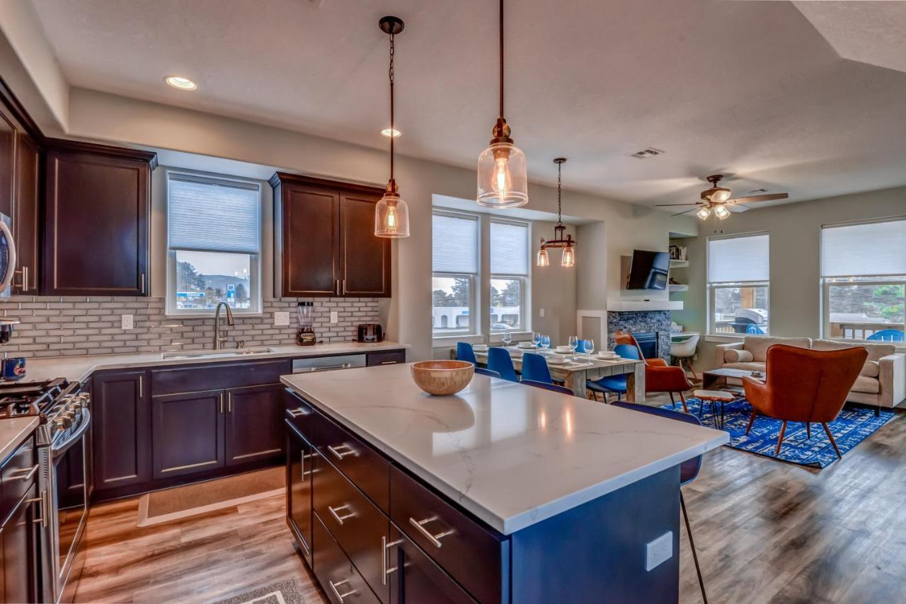 New Tri-Level Home With Ocean View And 3 En-Suite Bedrooms! デポー・ベイ エクステリア 写真